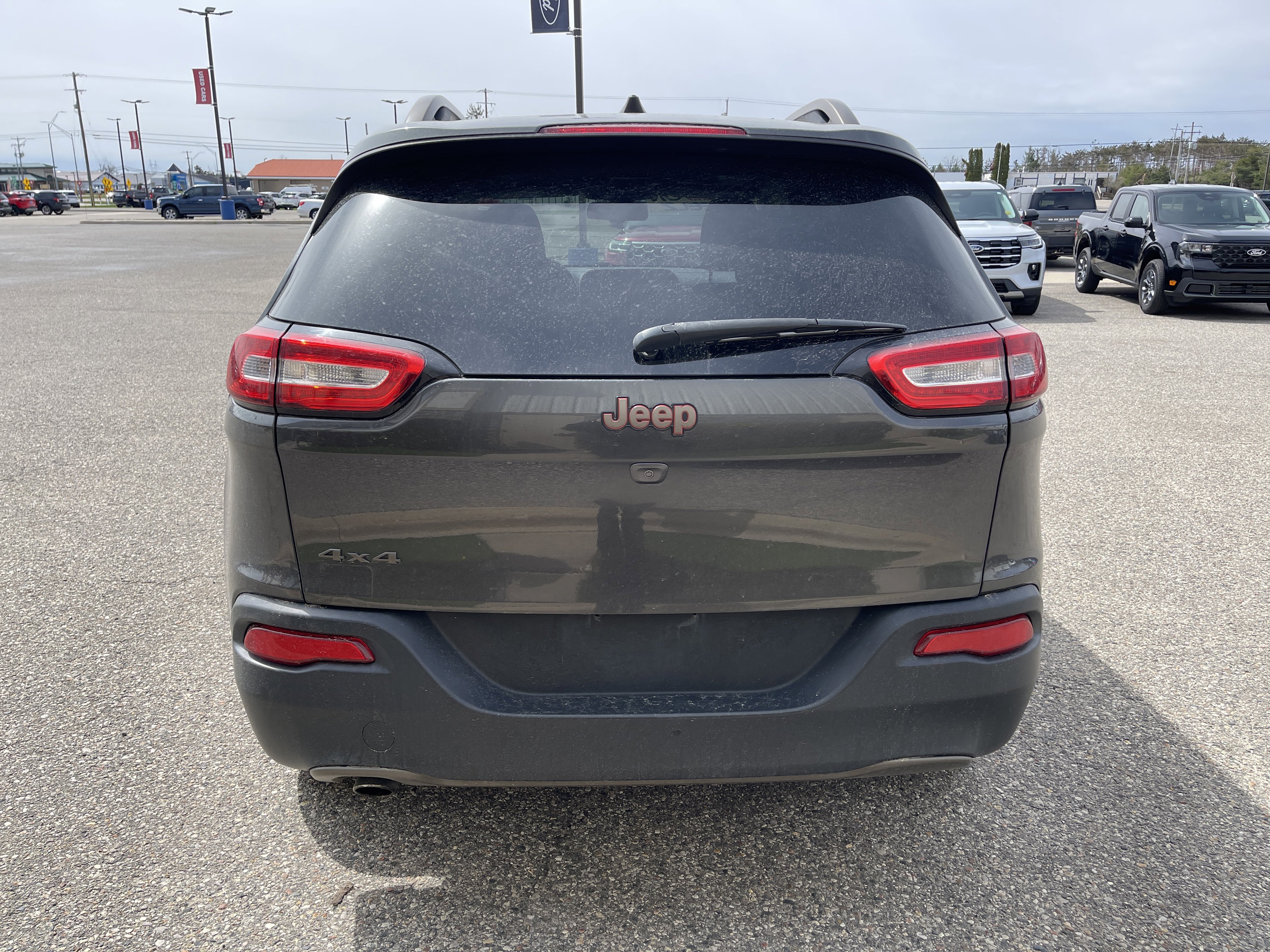 Used 2017 Jeep Cherokee Latitude AWD/4WD image 5