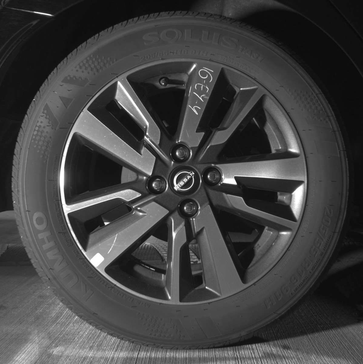 Used 2025 Nissan Versa SV image 15