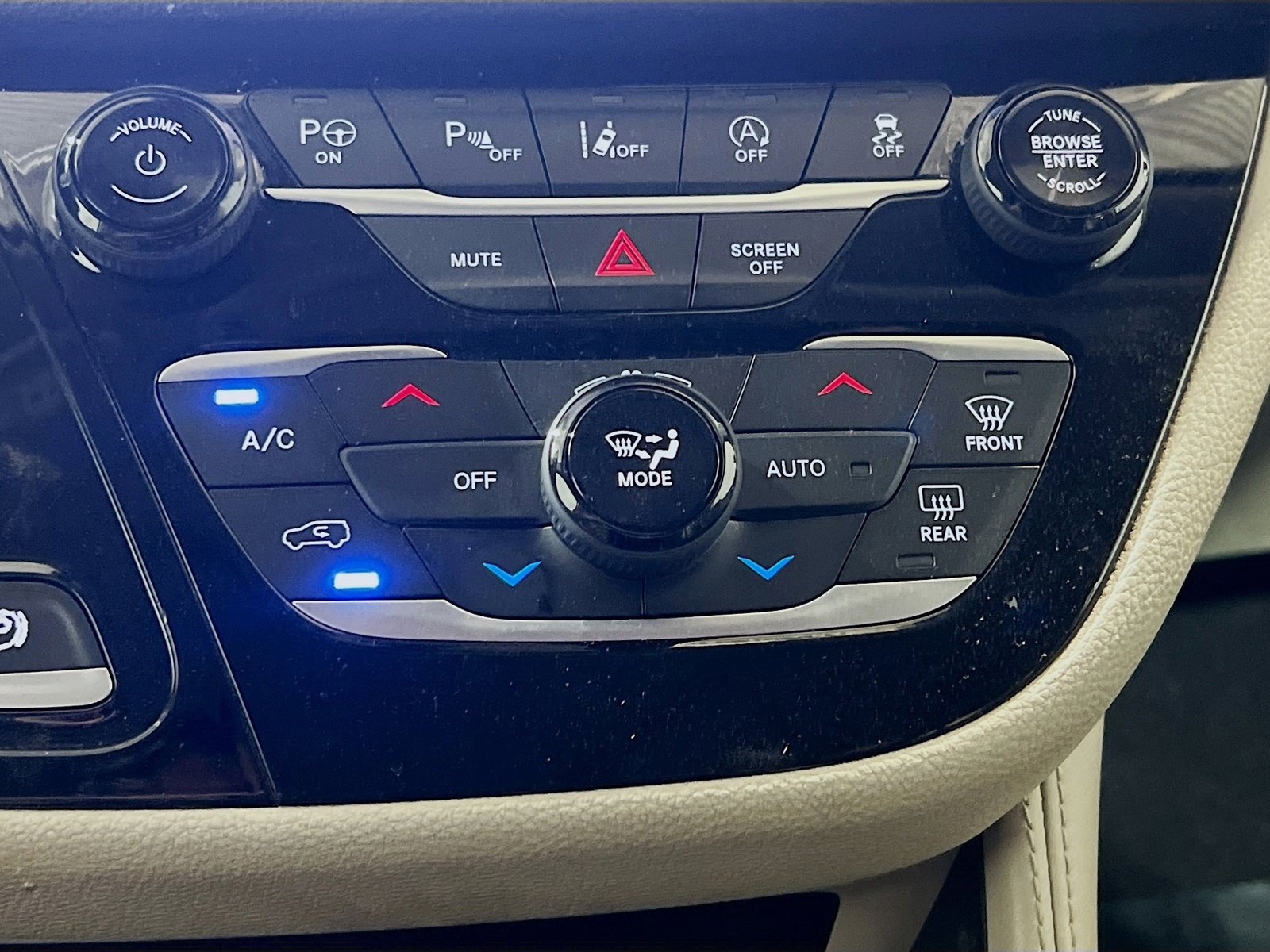 Used 2022 Chrysler Pacifica Limited FWD image 12