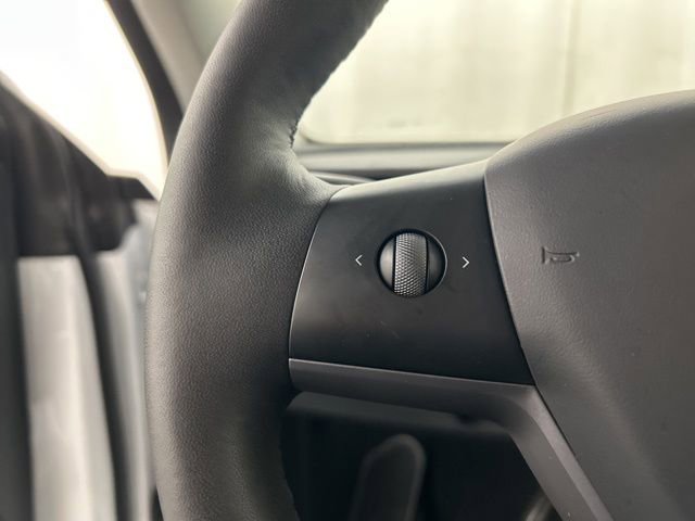 Used 2023 Tesla Model Y Long Range image 9
