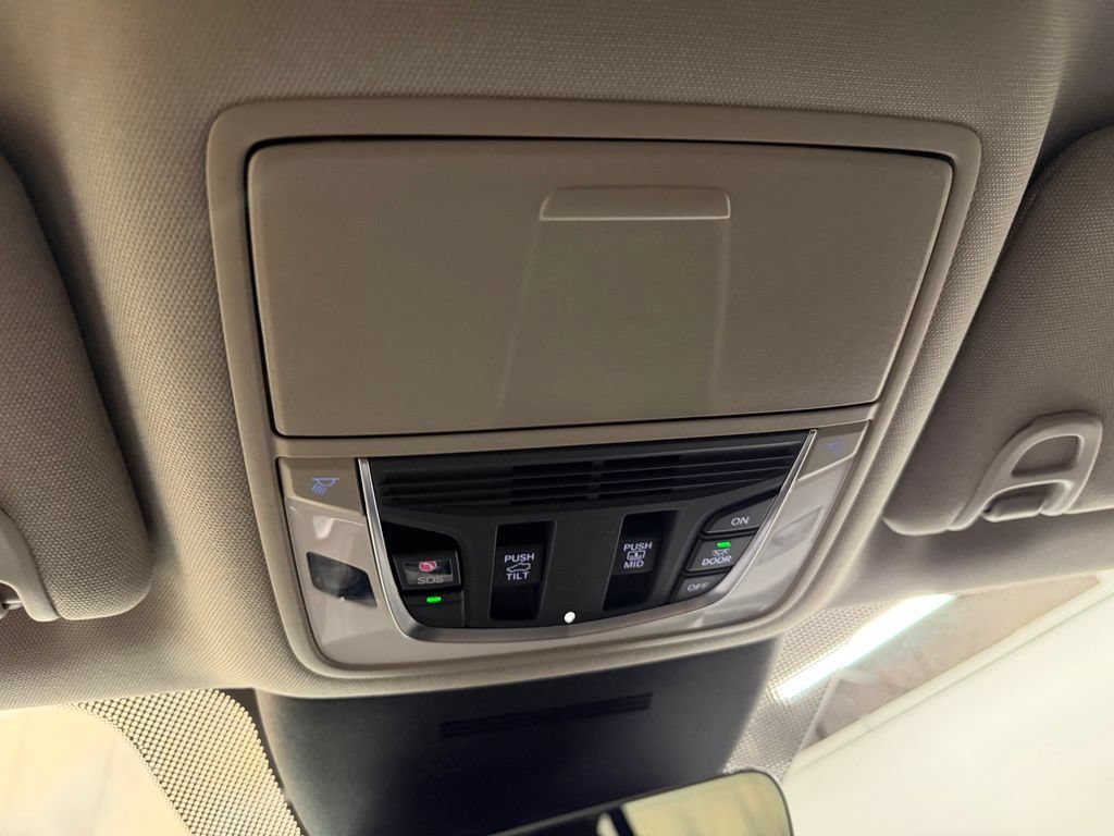 Certified 2025 Acura MDX SH-AWD image 32