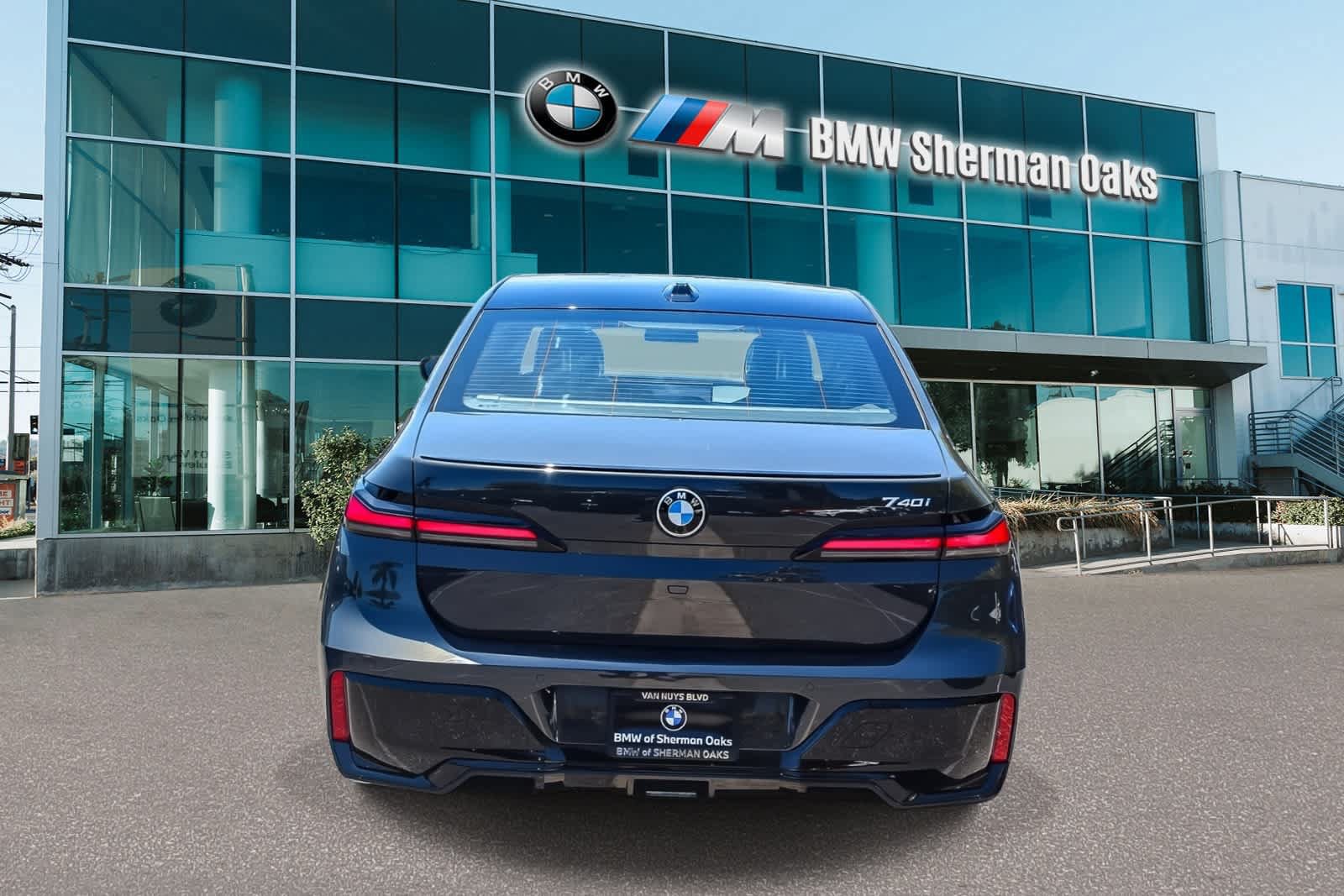 Used 2023 BMW 740i RWD image 5