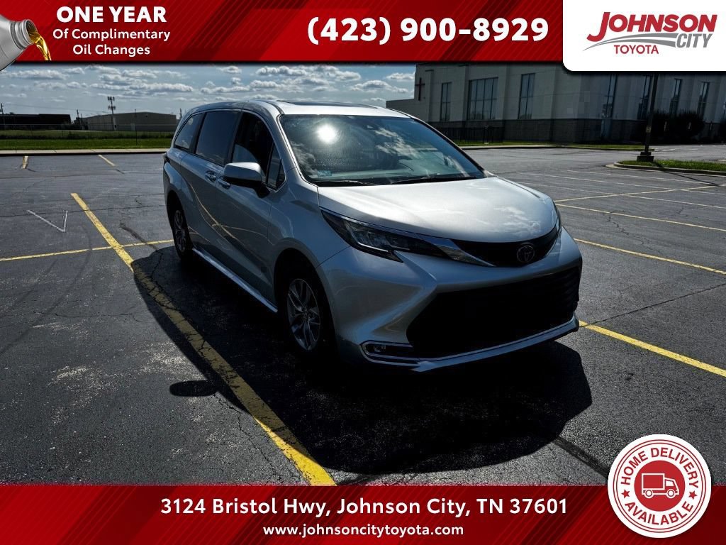 Used 2023 Toyota Sienna XLE AWD/4WD image 1