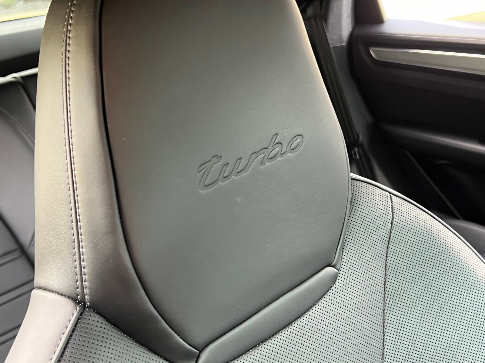 Certified 2023 Porsche Cayenne Turbo AWD/4WD image 39