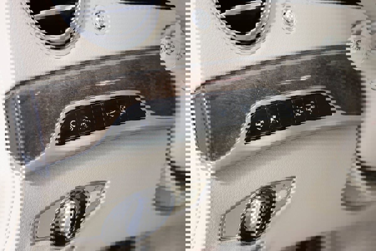 Used 2020 Mercedes-Benz S 560 4MATIC Sedan image 24