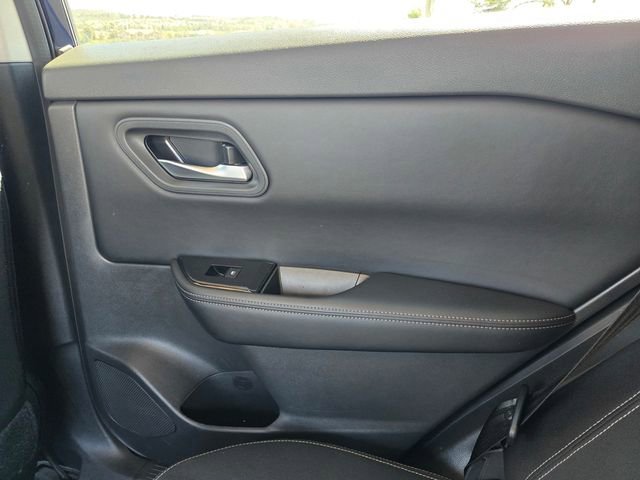 Used 2025 Nissan Rogue SV AWD/4WD image 12