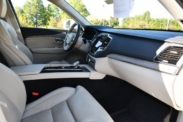 Used 2023 Volvo XC90 B6 Ultimate w/ Protection Package Premier AWD/4WD image 30