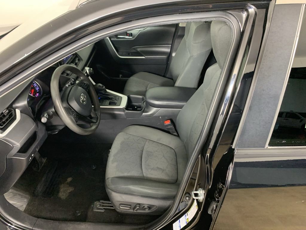 Used 2022 Toyota RAV4 XLE image 27