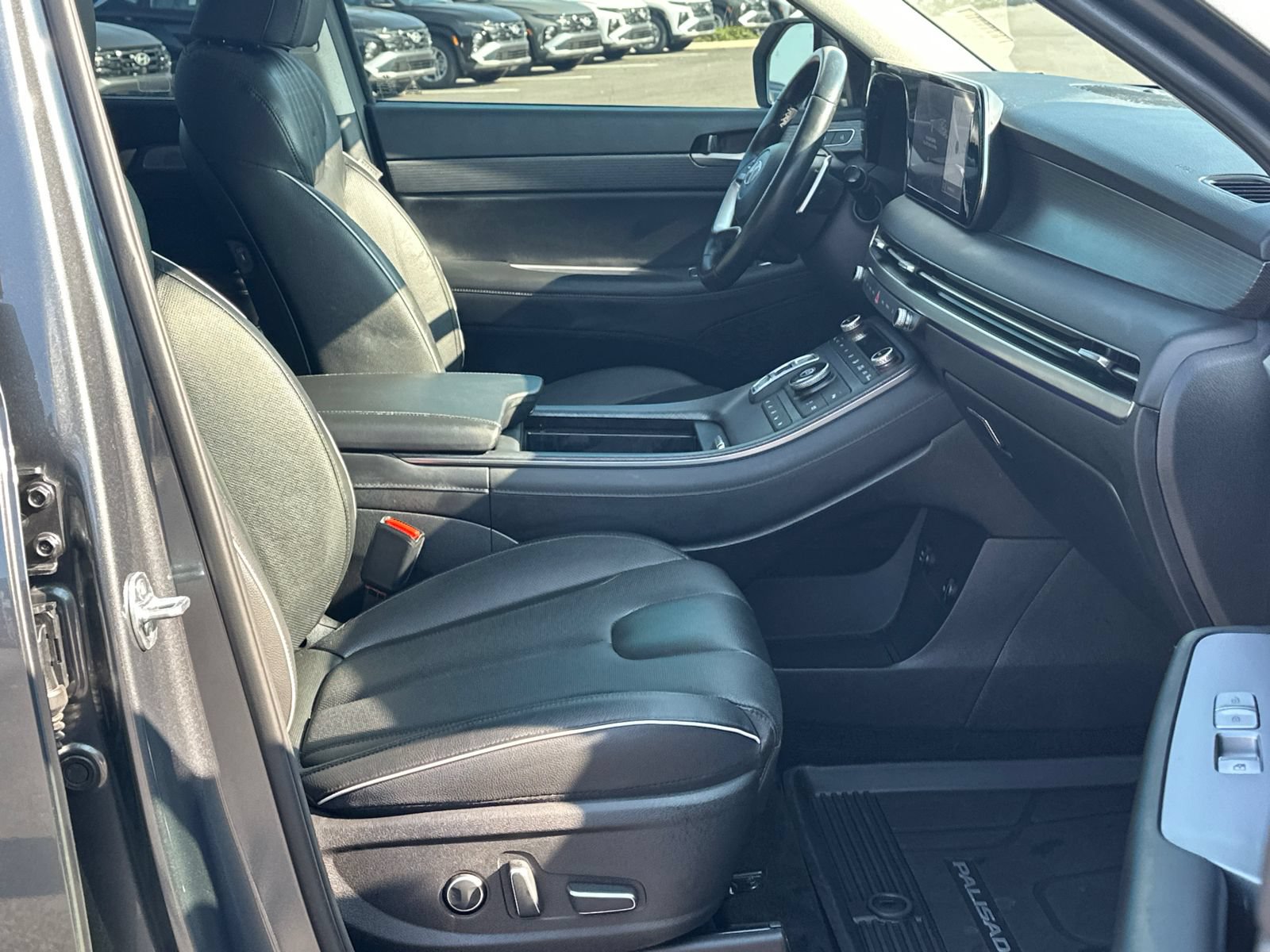Certified 2025 Hyundai Palisade Limited FWD image 14