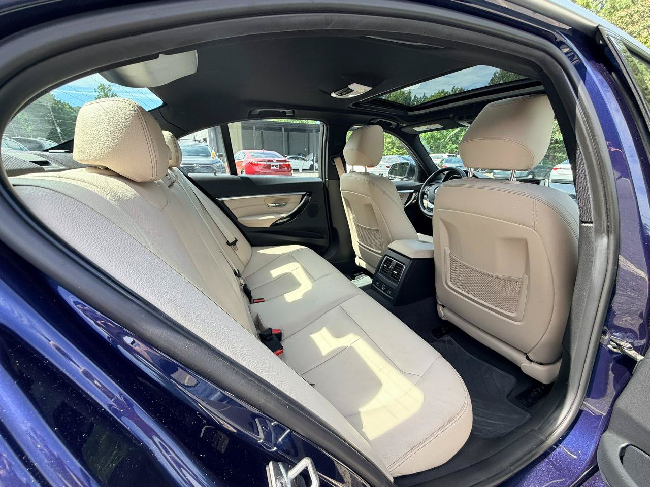 Used 2017 BMW 330i xDrive Sedan AWD/4WD image 12