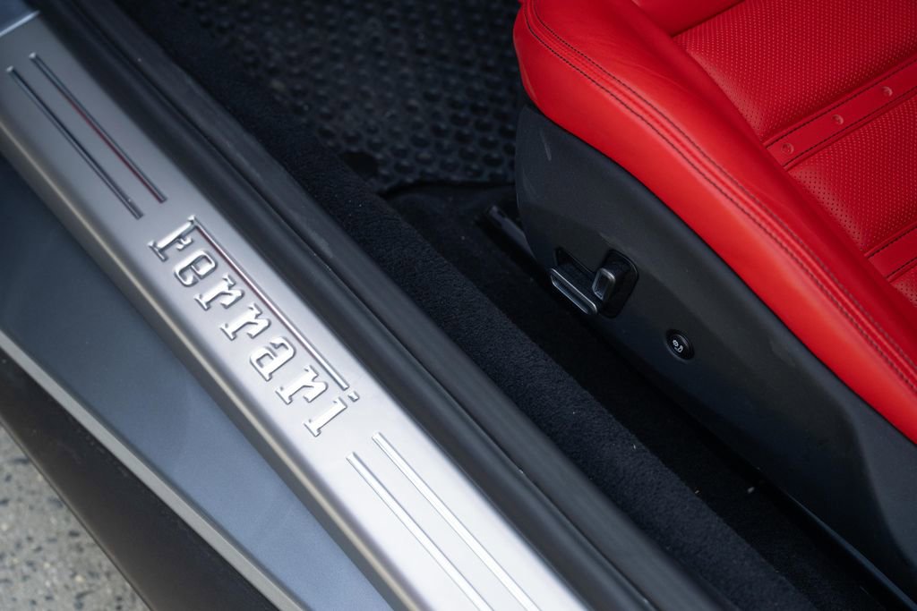 Certified 2022 Ferrari Portofino M image 35