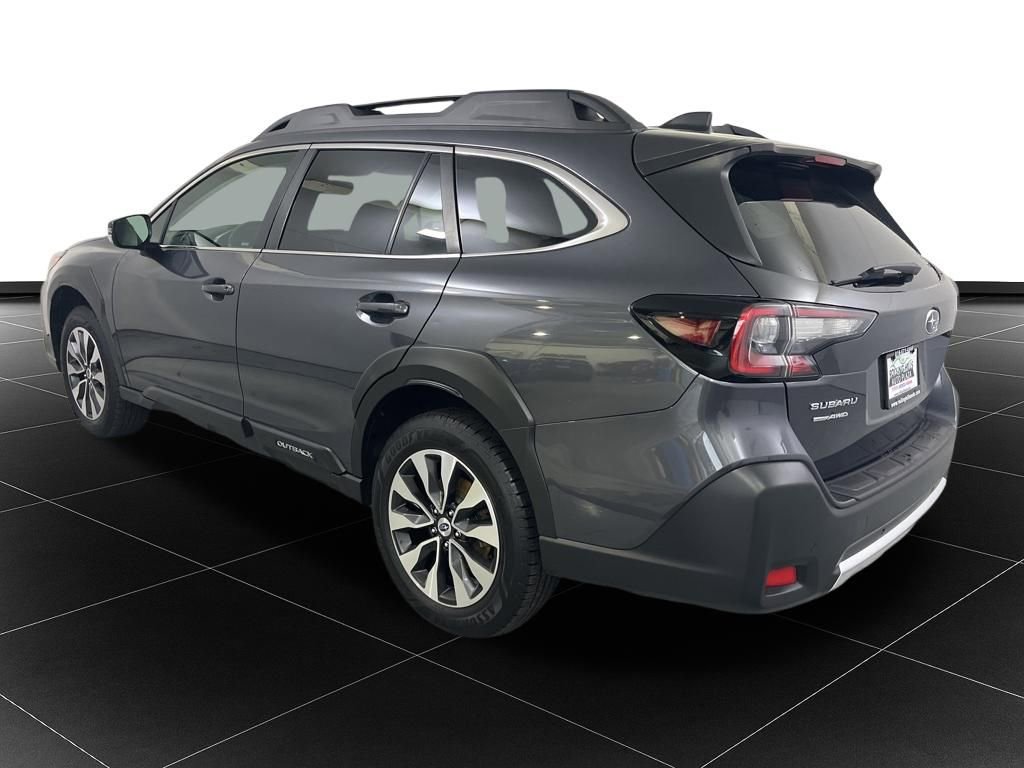 Used 2023 Subaru Outback Limited image 3