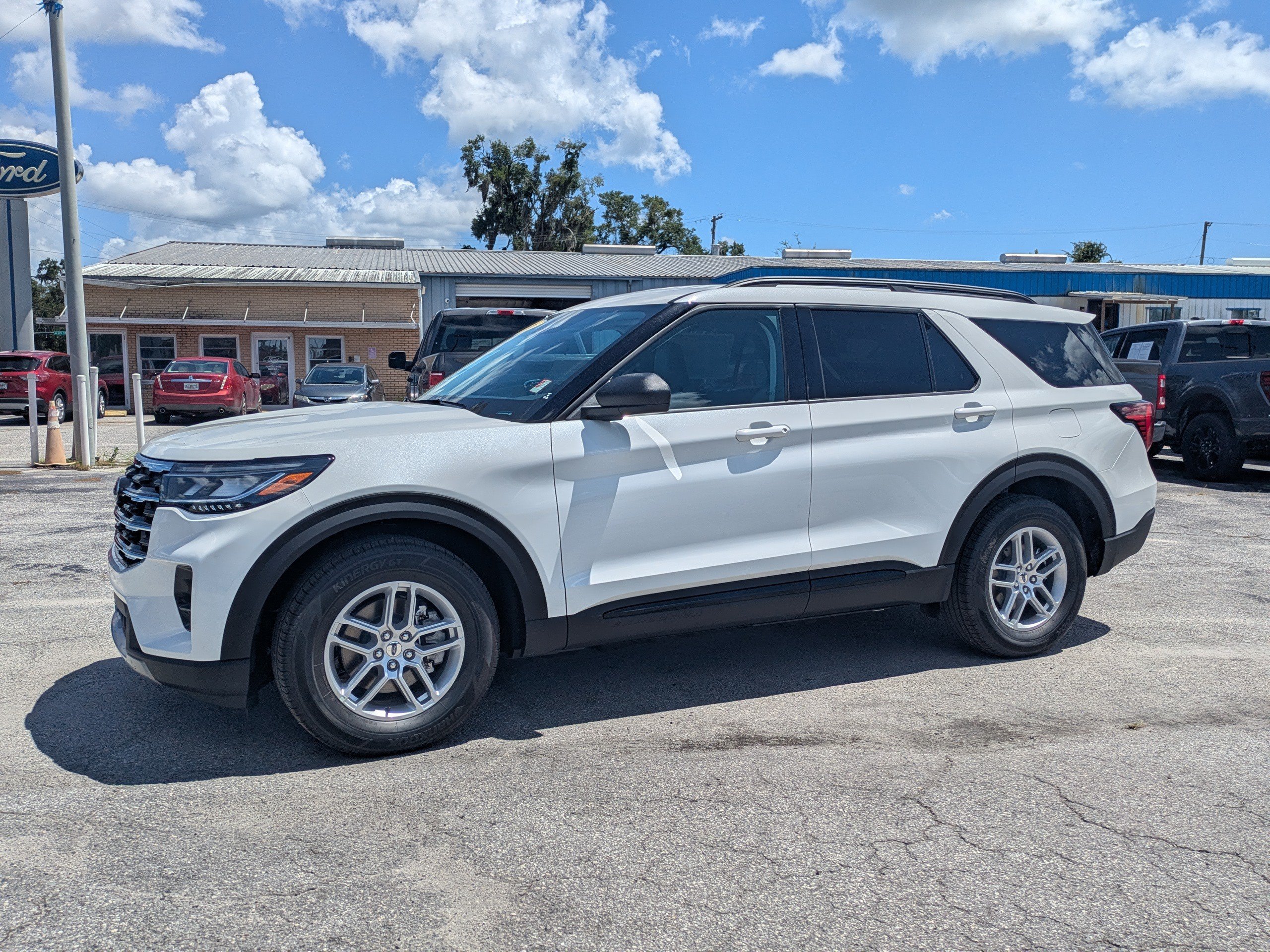 New 2026 Ford Explorer Active w/ Active Comfort Package RWD image 8