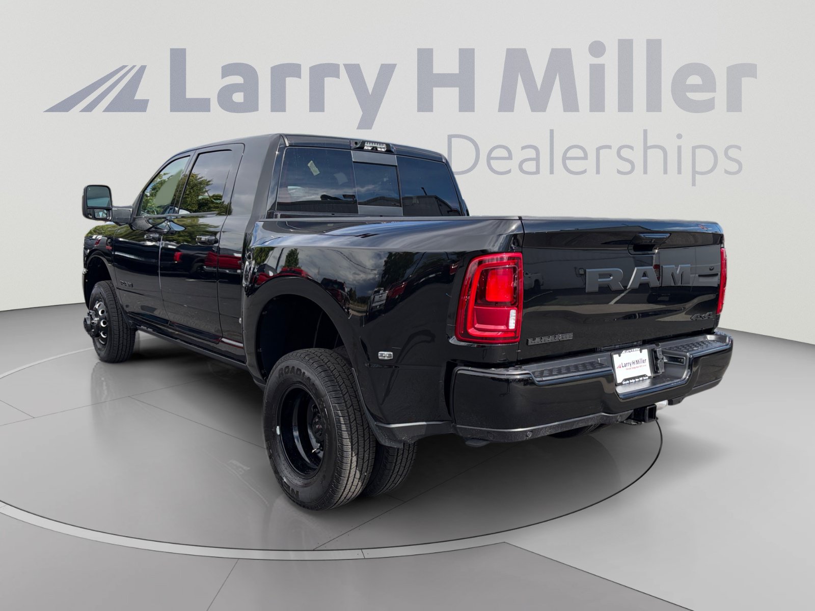 New 2026 RAM 3500 Laramie AWD/4WD image 3