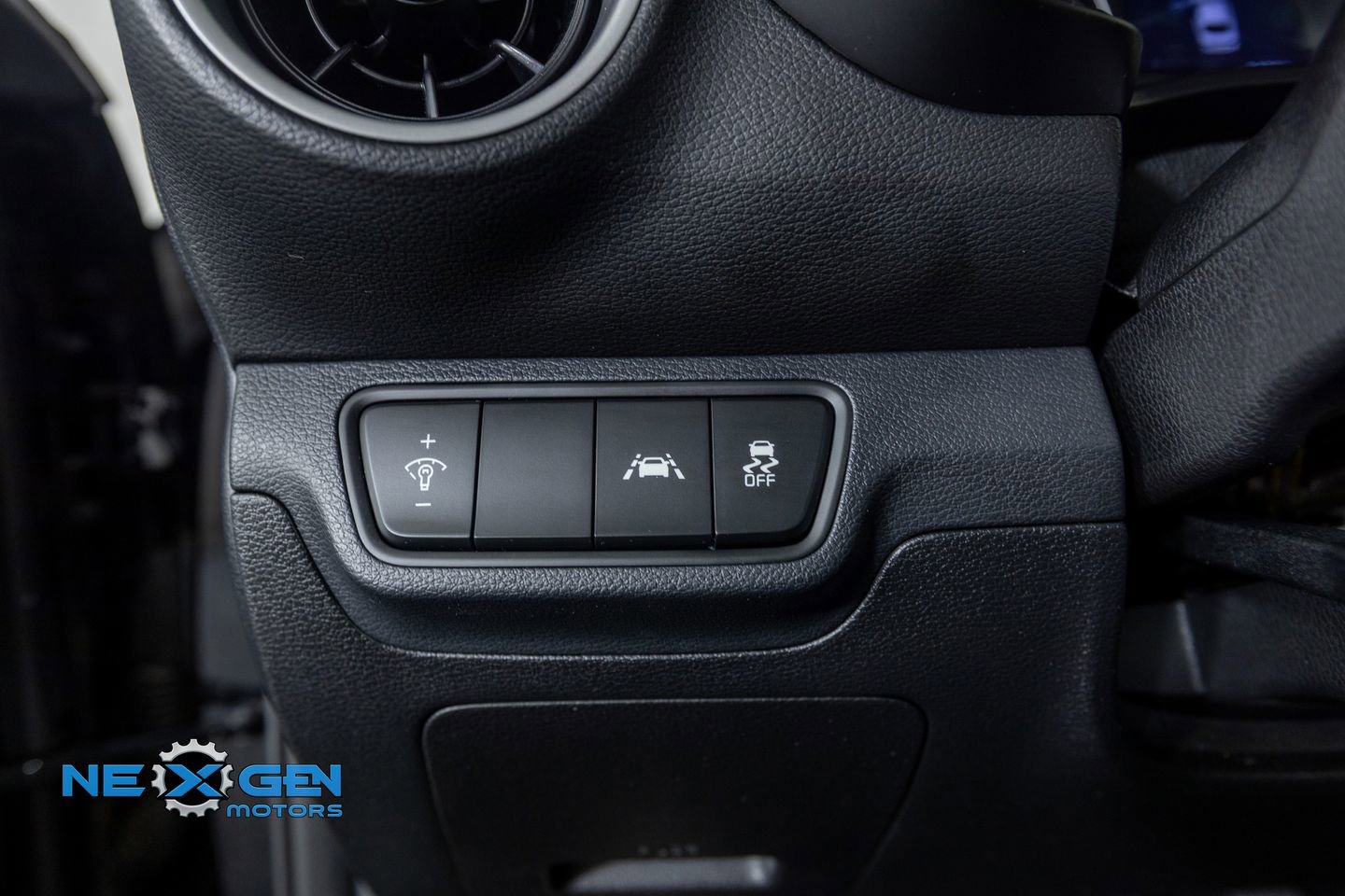 Used 2020 Kia Forte LXS FWD image 13