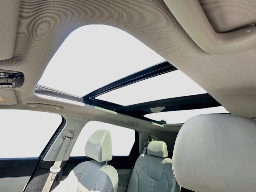 Certified 2025 Kia Sorento EX w/ Panoramic Sunroof Package FWD image 22