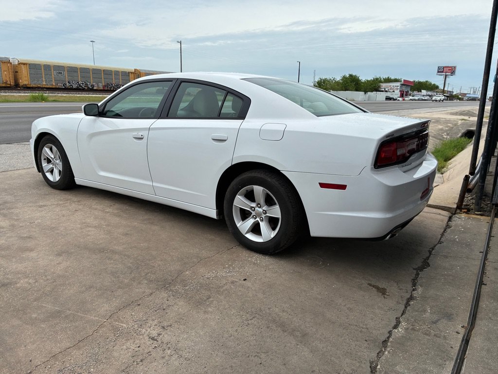 Used 2013 Dodge Charger SE RWD image 17