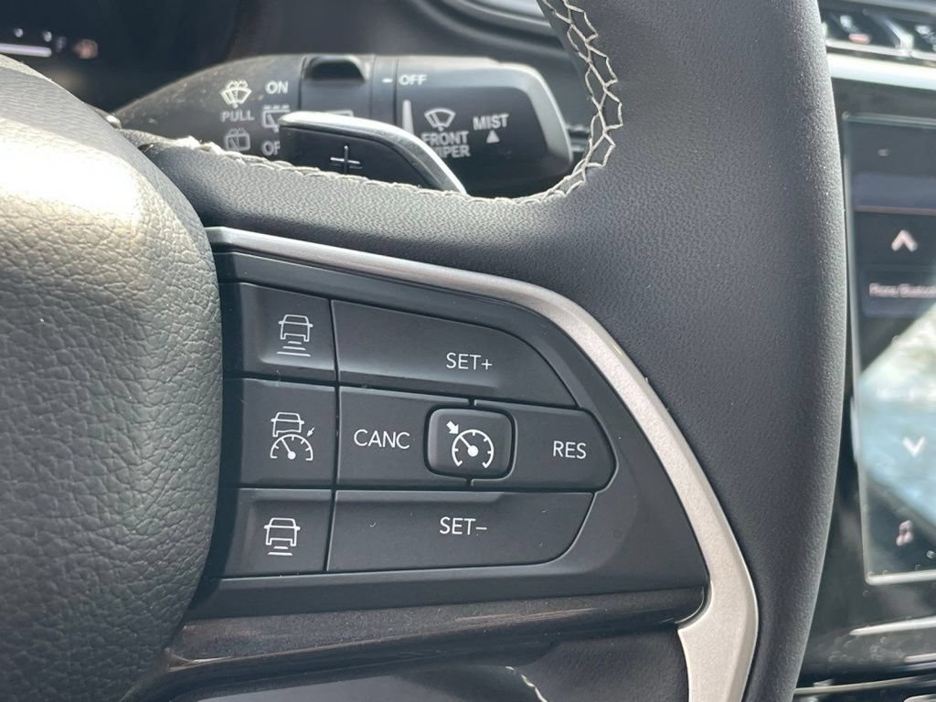 Used 2023 Jeep Grand Cherokee L Laredo AWD/4WD image 32