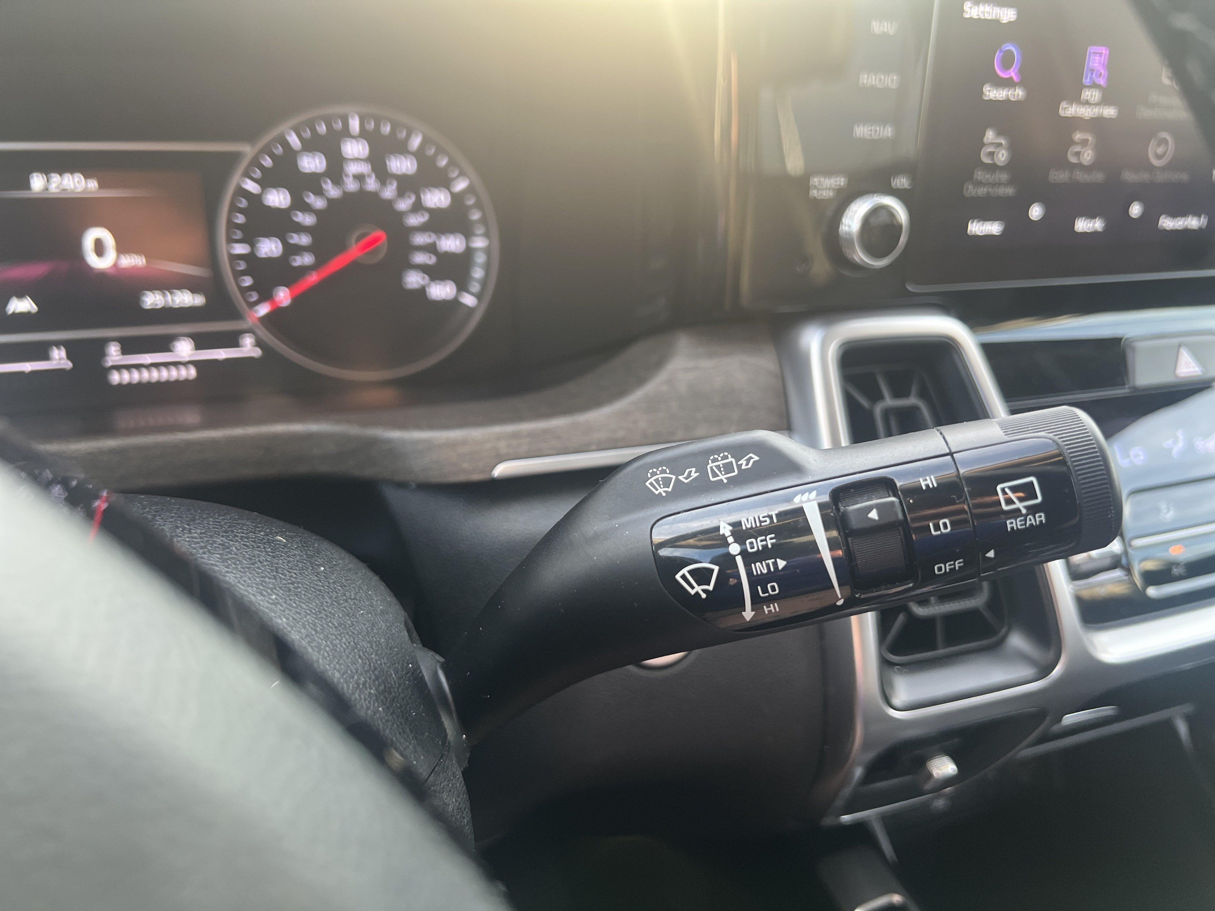 Used 2023 Kia Sorento S AWD/4WD image 34