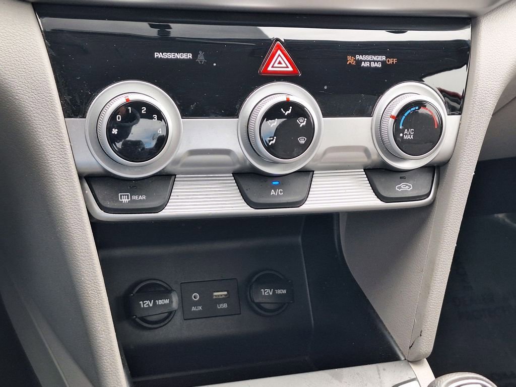 Used 2019 Hyundai Elantra SE image 21