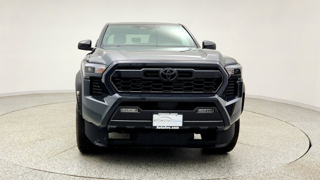 Used 2025 Toyota Tacoma TRD Off-Road AWD/4WD image 2
