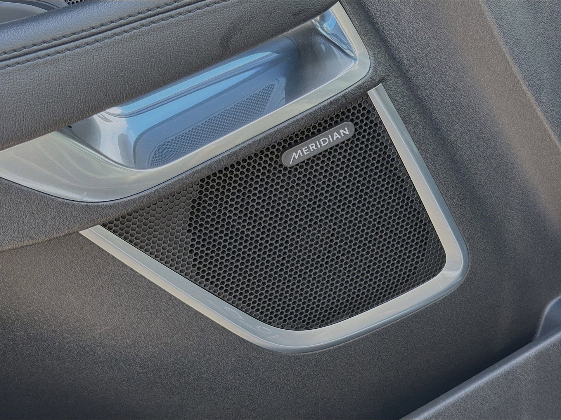 Used 2022 Jaguar E-PACE SE image 23