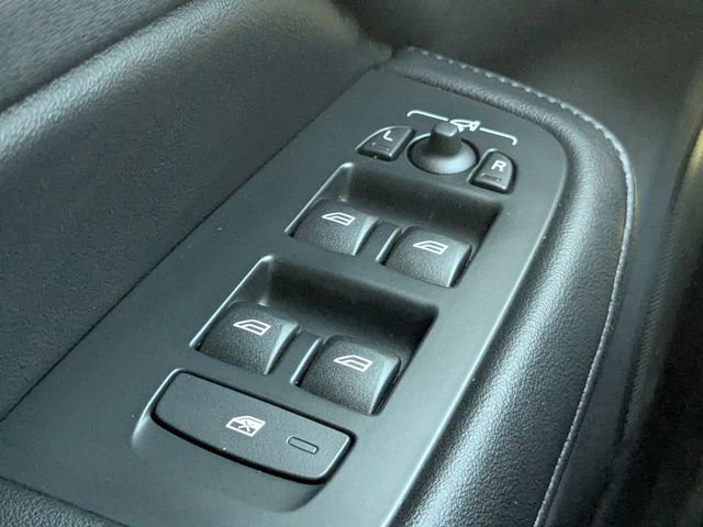 Certified 2025 Volvo S60 B5 Core image 30