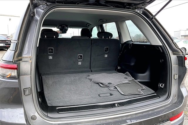 Used 2024 Jeep Grand Cherokee Laredo image 29