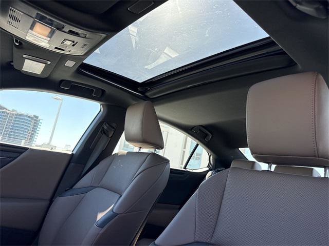 Certified 2023 Lexus ES 350 w/ Premium Package image 22