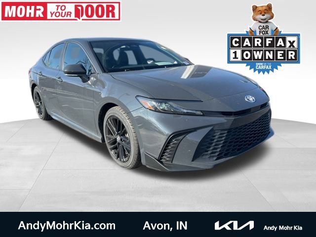 Used 2025 Toyota Camry SE image 1