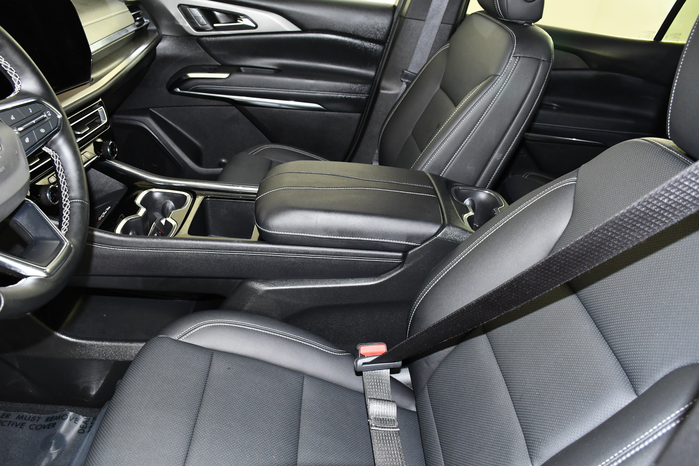 Used 2026 Chevrolet Traverse LT image 37