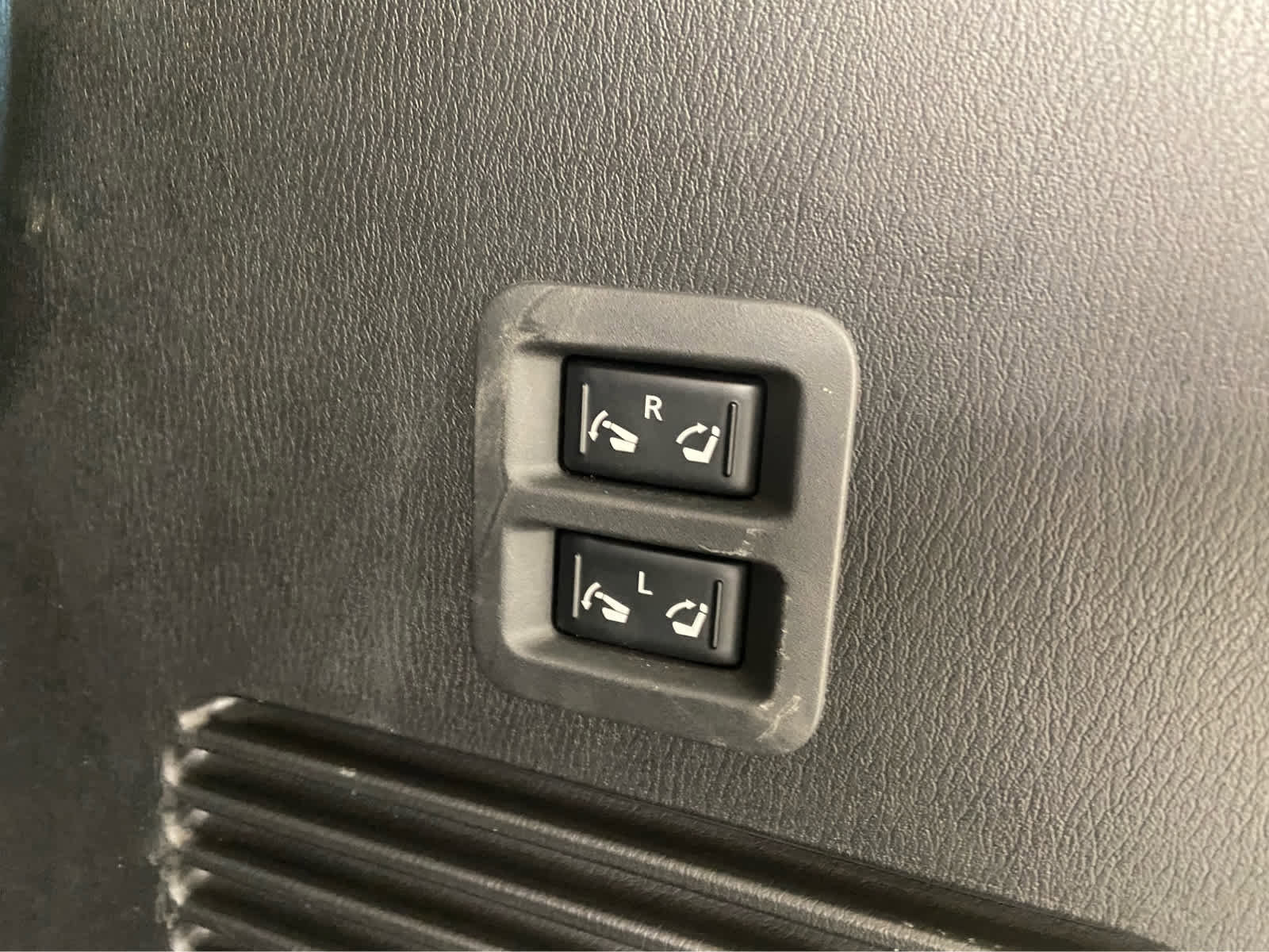 Used 2024 Nissan Armada Platinum w/ Captain's Chairs Package image 8