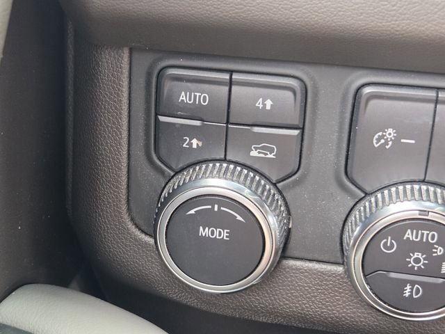 Used 2023 GMC Yukon XL SLT image 28