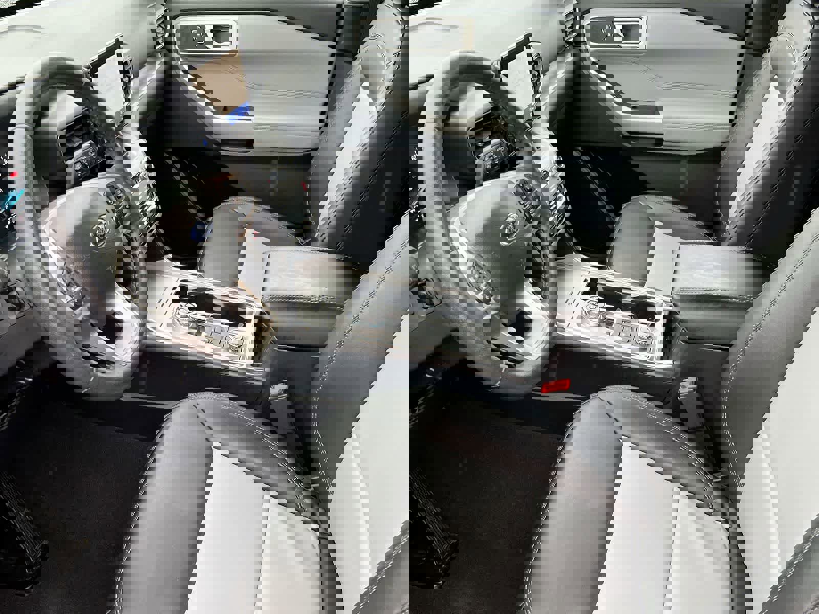 Used 2023 Ford Explorer XLT w/ Equipment Group 202A image 10