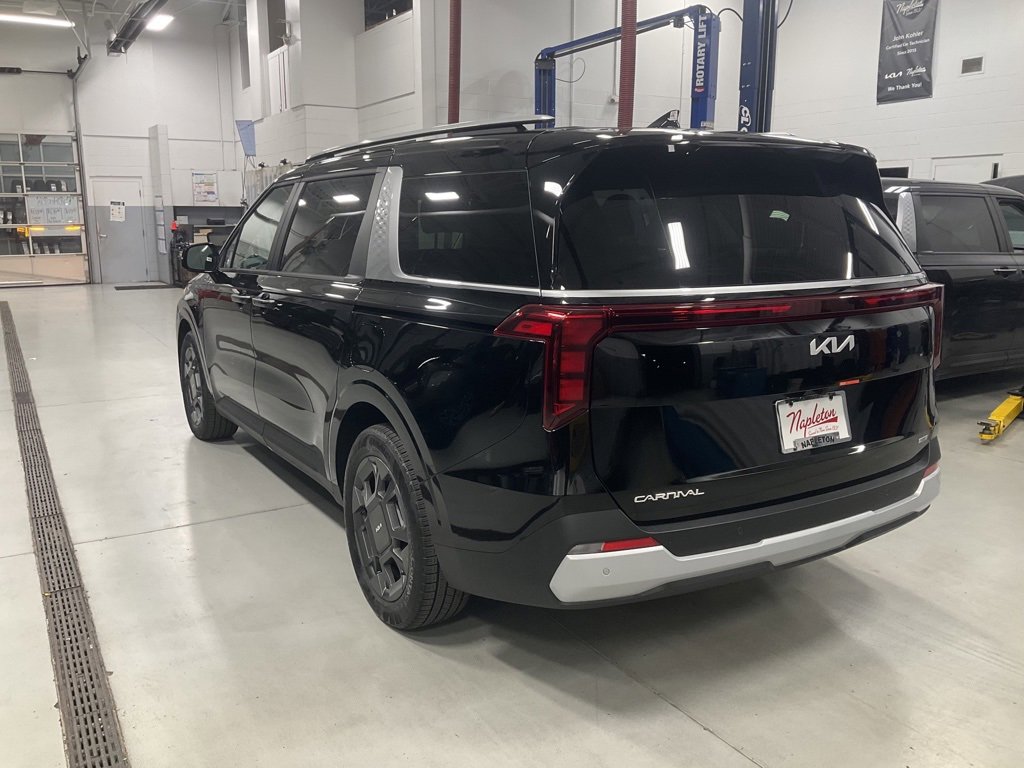 New 2026 Kia Carnival EX image 5