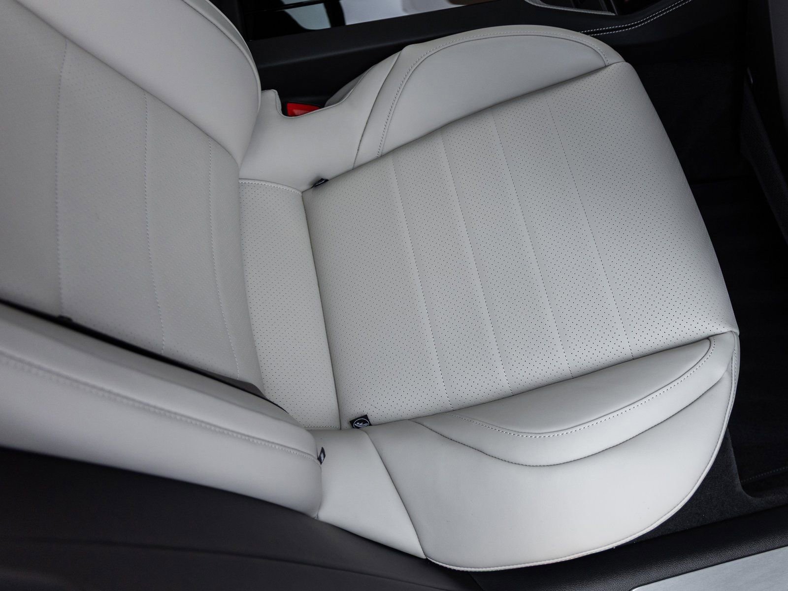 Certified 2025 Porsche Panamera image 40