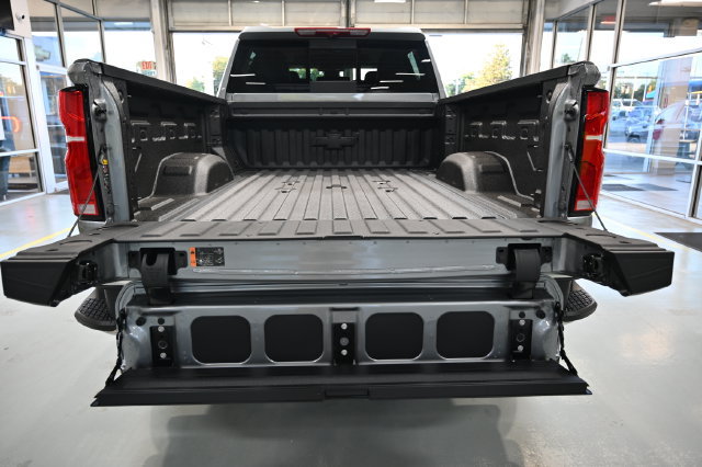 New 2026 Chevrolet Silverado 3500 LTZ w/ LTZ Premium Package AWD/4WD image 9