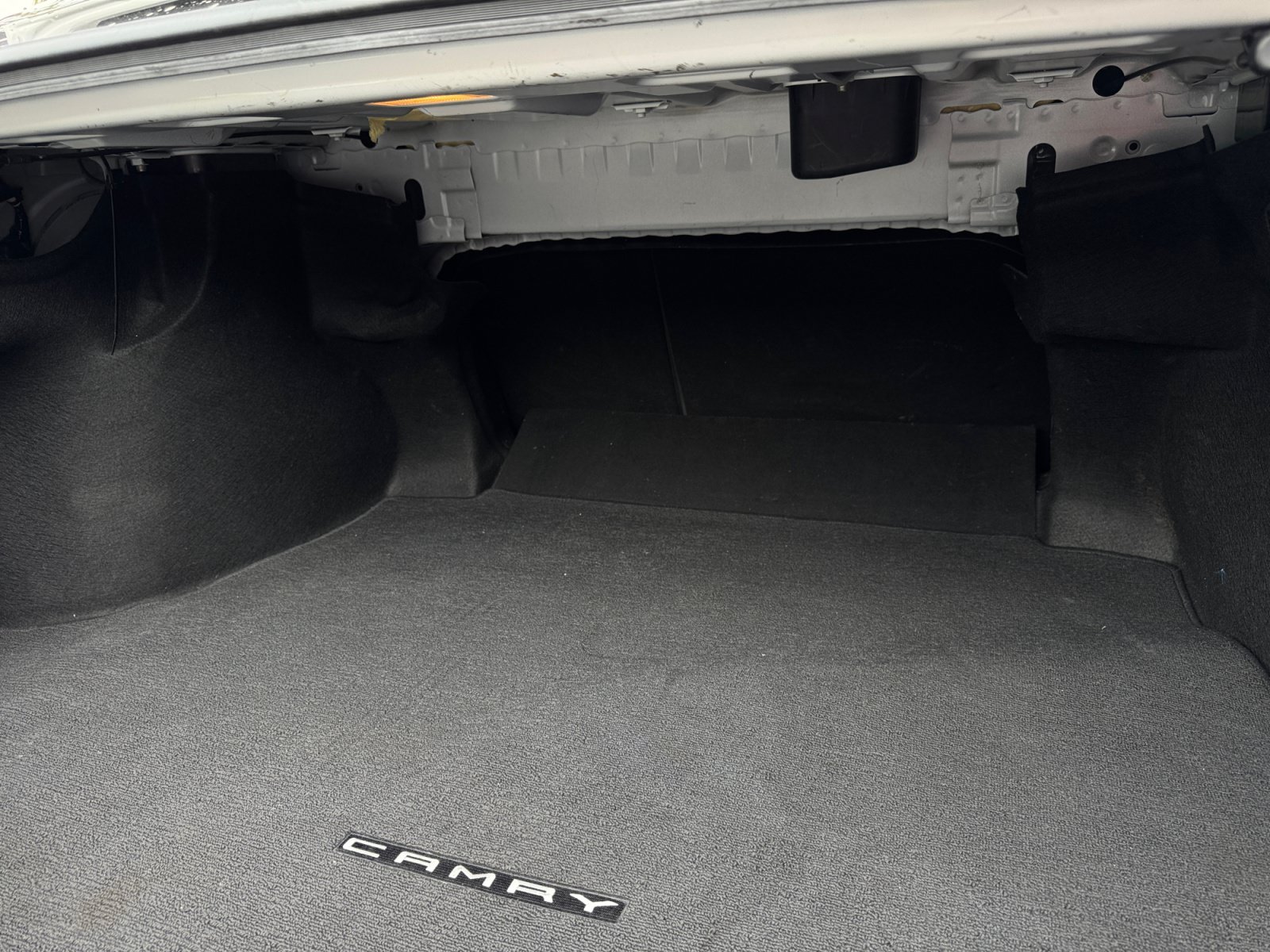 Used 2020 Toyota Camry SE w/ Carpet Mat Package FWD image 17