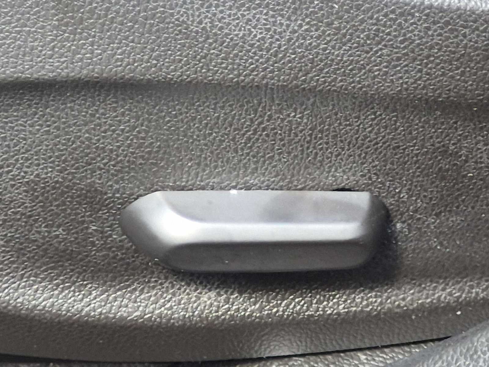Used 2012 Buick Verano Convenience FWD image 17