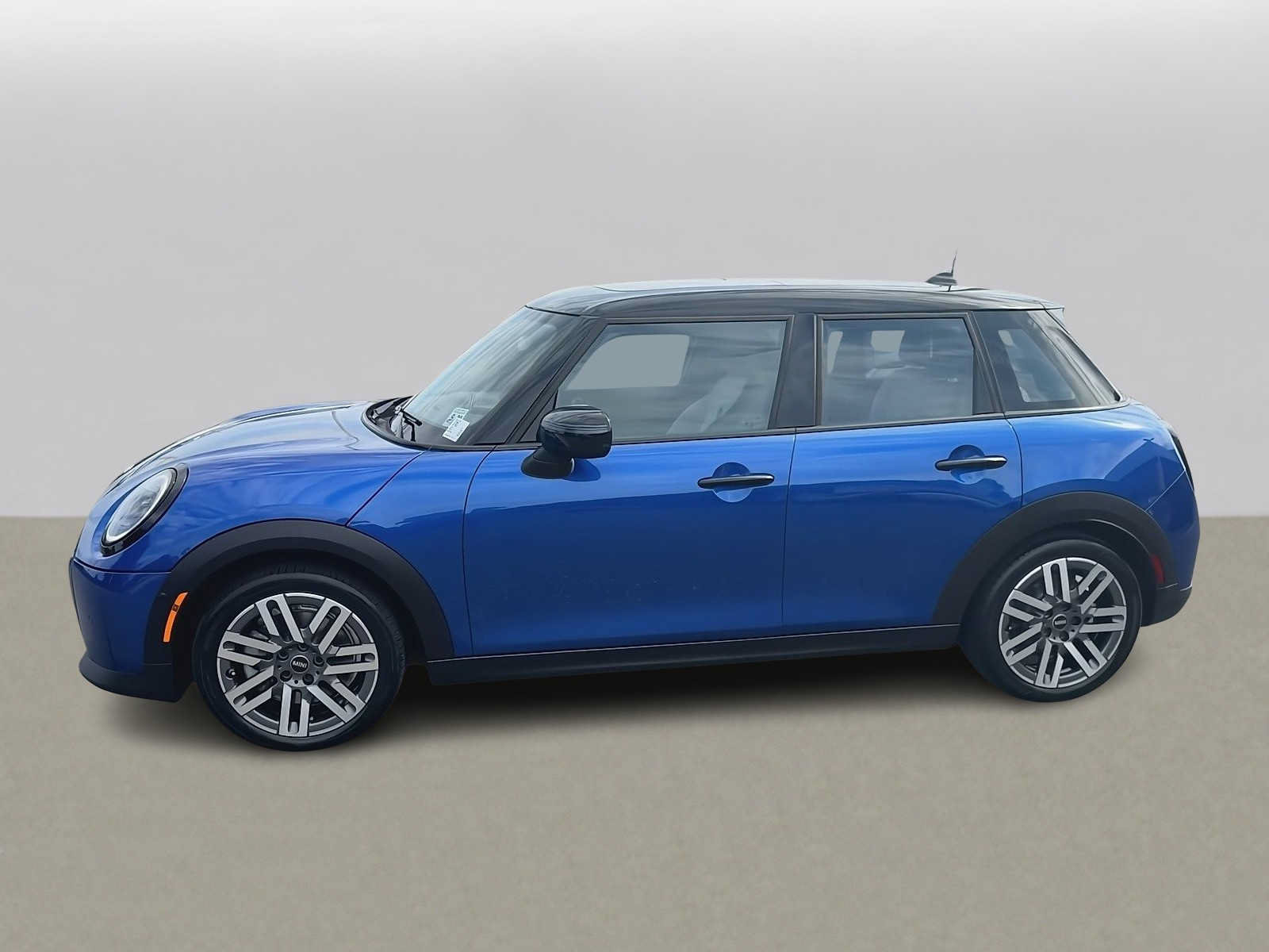 Used 2026 MINI Cooper 4-Door Hardtop FWD image 5