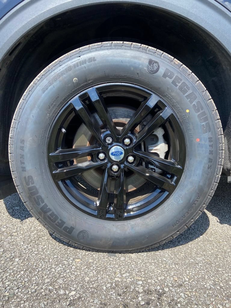 Used 2023 Ford Explorer XLT w/ Equipment Group 202A AWD/4WD image 9