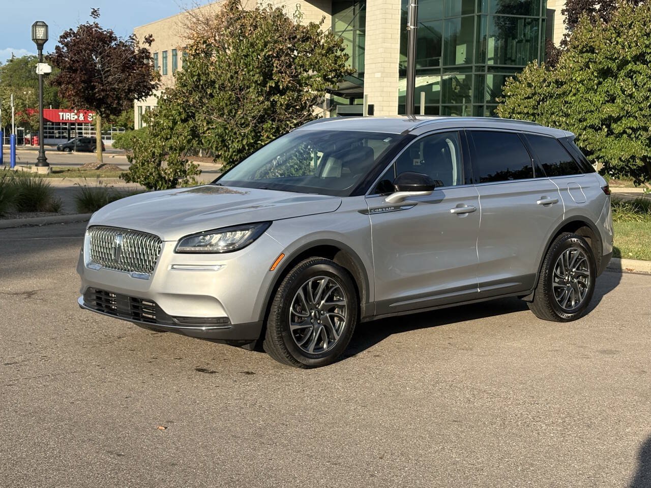 Used 2020 Lincoln Corsair AWD w/ Equipment Group 101A image 4