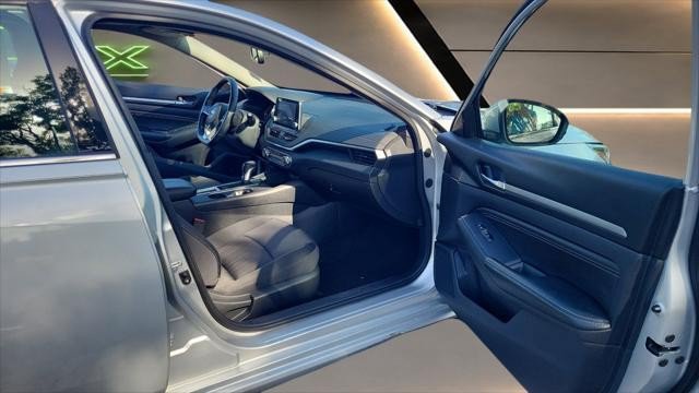 Used 2019 Nissan Altima 2.5 SV FWD image 11