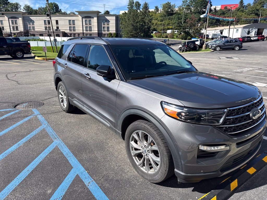 Used 2022 Ford Explorer XLT w/ Equipment Group 202A AWD/4WD image 4