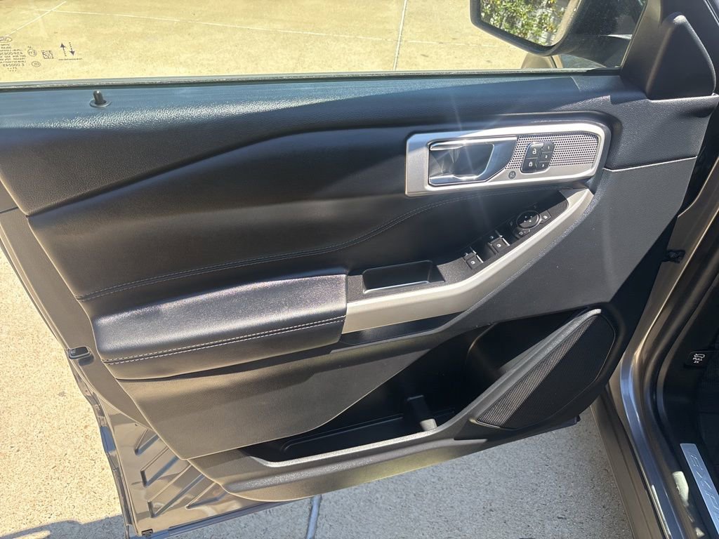 Used 2022 Ford Explorer Limited w/ Equipment Group 301A image 26