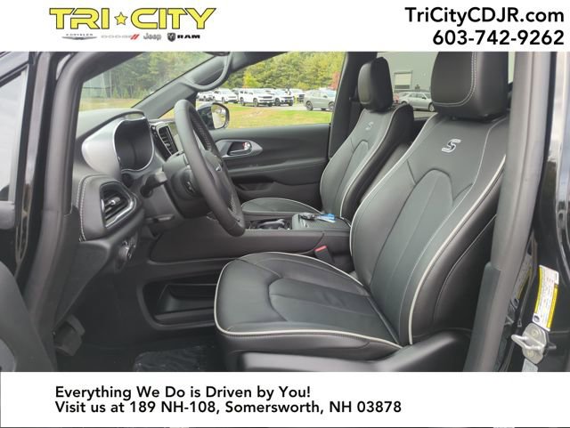 New 2026 Chrysler Pacifica Limited w/ S Appearance Package image 9