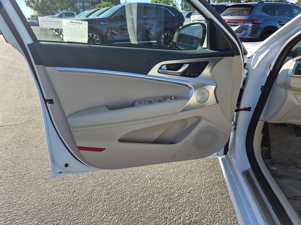 Used 2026 Genesis G70 2.5T Prestige image 13