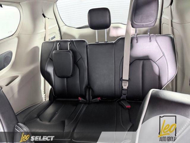 Used 2022 Chrysler Pacifica Limited FWD image 12
