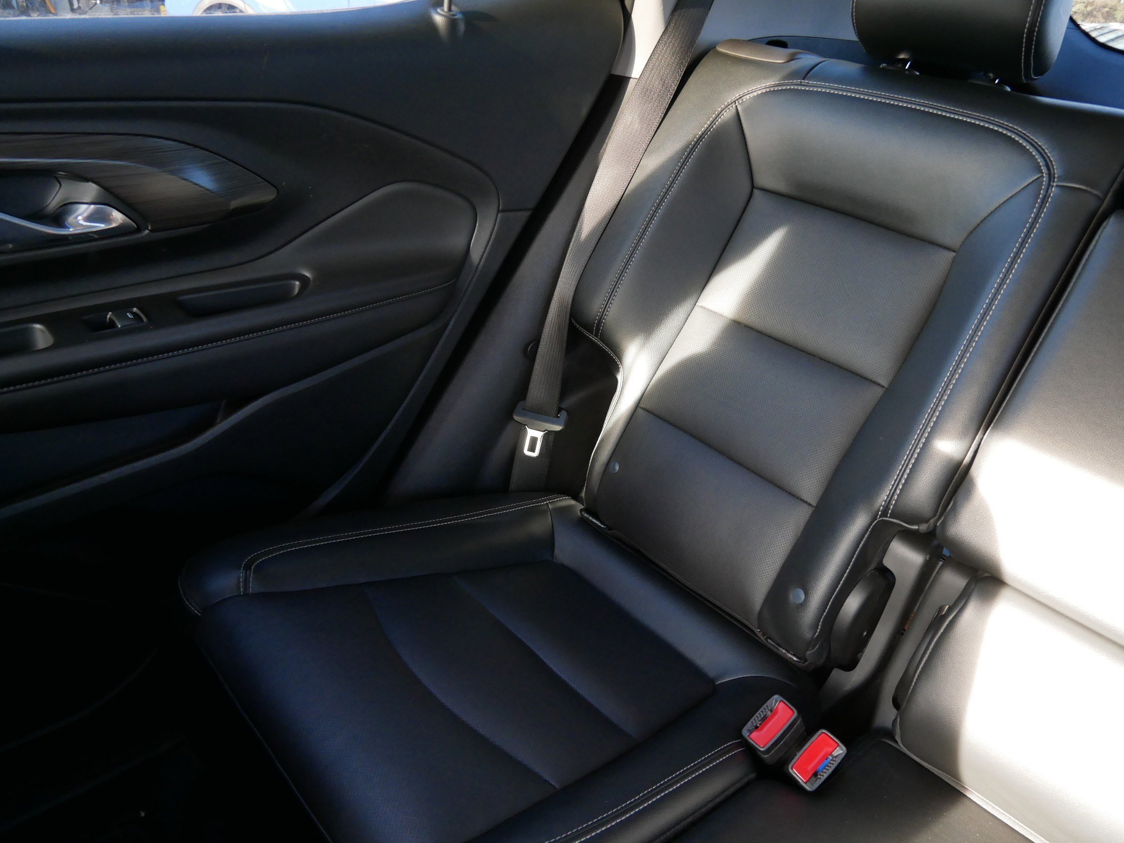 Used 2023 GMC Terrain SLT image 12