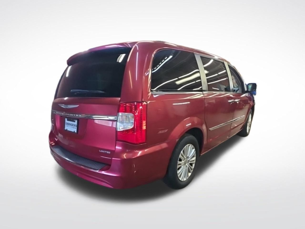 Used 2015 Chrysler Town & Country Limited Platinum FWD image 5
